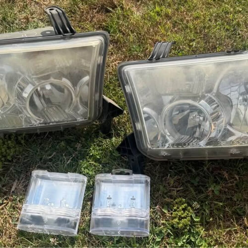 2010-2013 Toyota tundra factory headlights